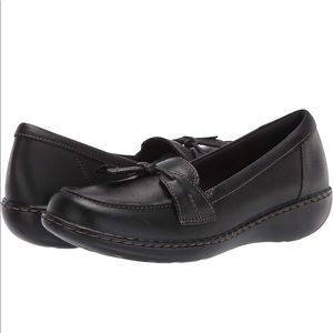 Clarks womens Ashland Bubble Slip On Loafer,
Black, 8.5 US
